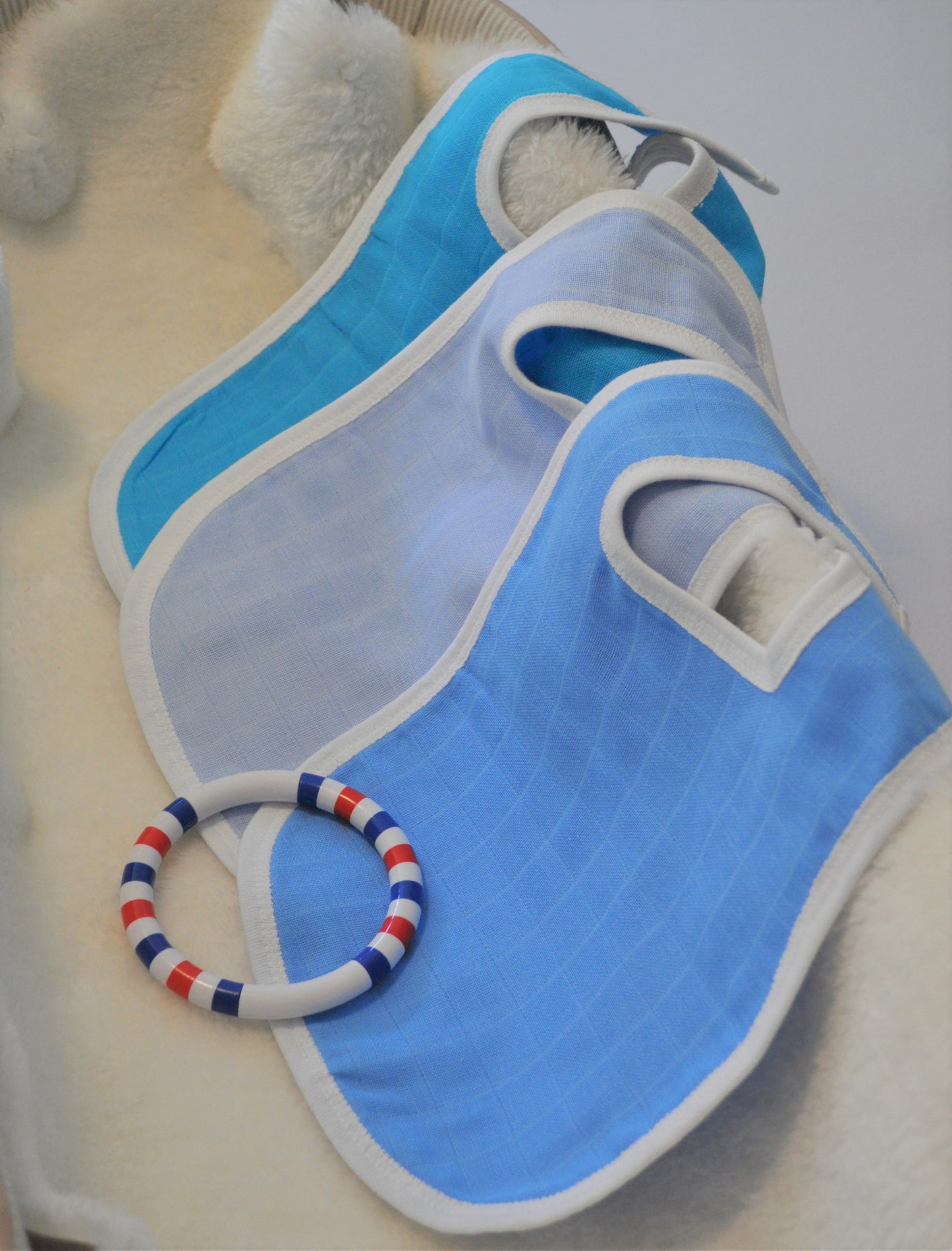 Baby Lätzchen mit Klettverschluss aus Baumwolle im 3er-Set - Praktisch und Stilvoll für Saubere Mahlzeiten