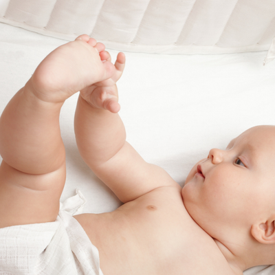 Sicherer Babyschlaf - bei den Eltern oder im eigenen Zimmer?